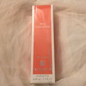 Givenchy Very Irresistible L’Eau en Rose 1.7oz
